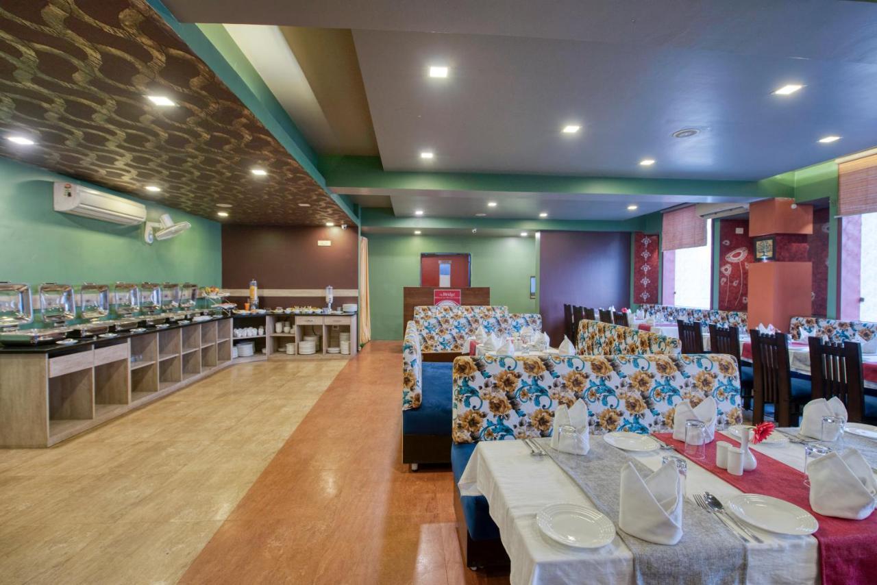 Om Clarks Inn Raebareli Екстериор снимка