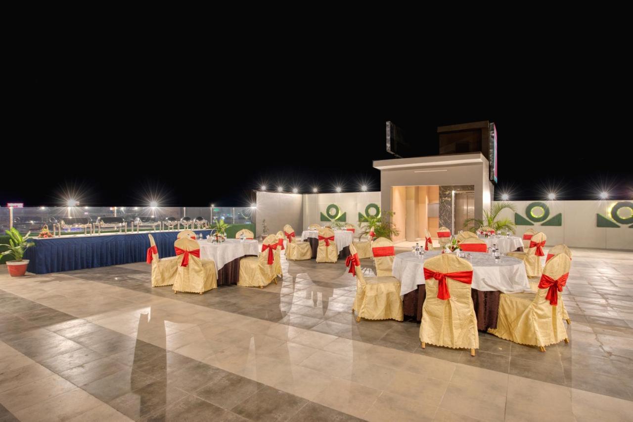 Om Clarks Inn Raebareli Екстериор снимка