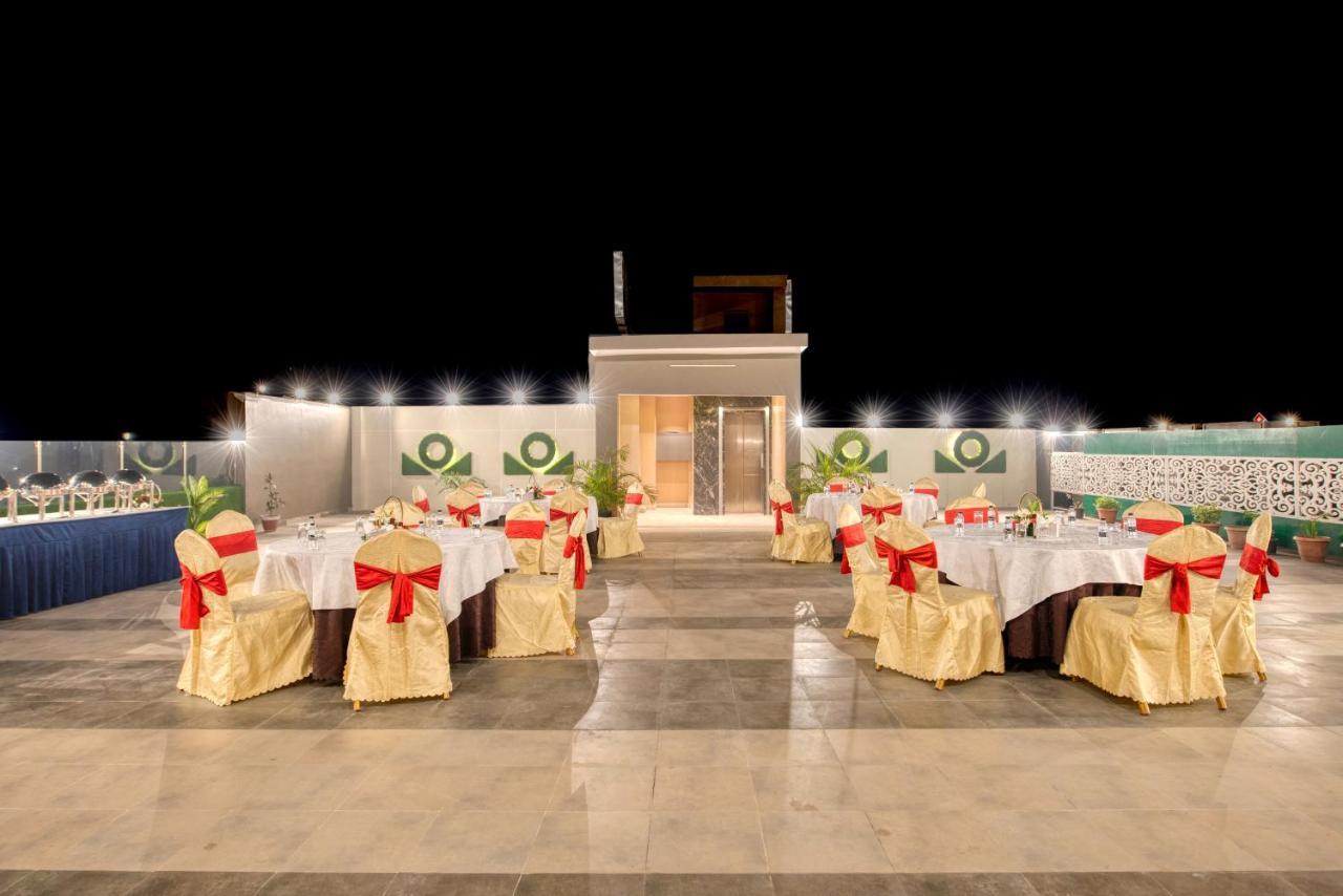 Om Clarks Inn Raebareli Екстериор снимка