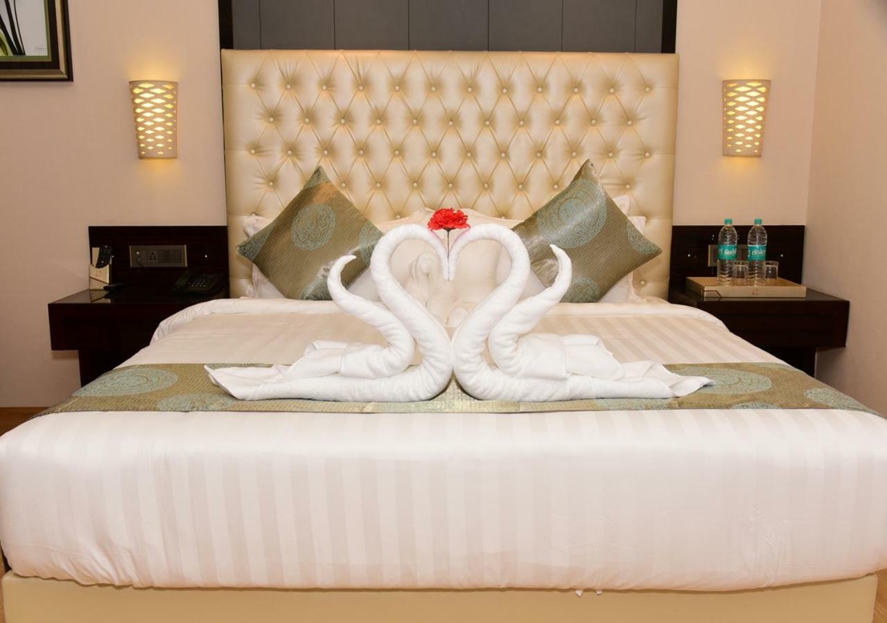 Om Clarks Inn Raebareli Екстериор снимка