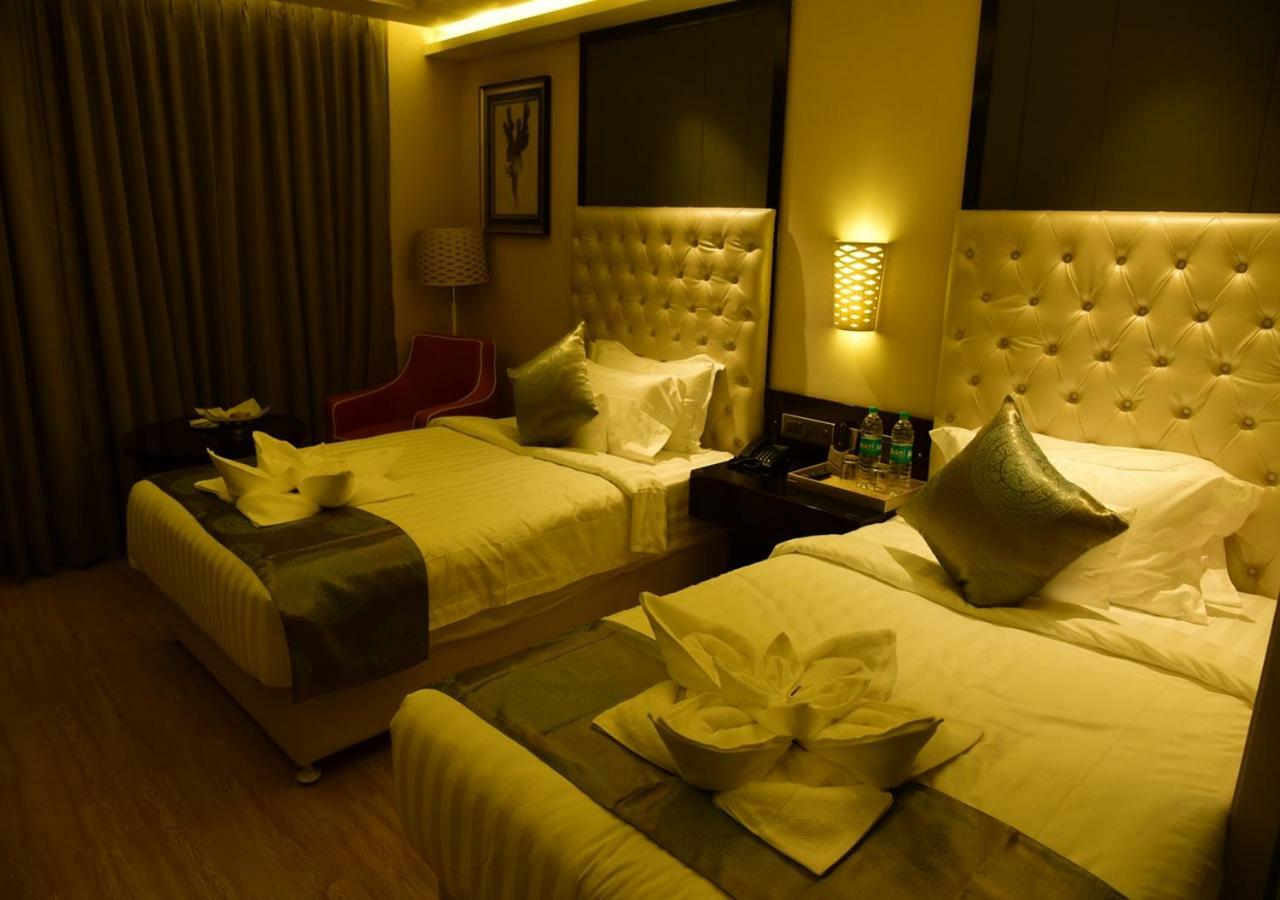 Om Clarks Inn Raebareli Екстериор снимка