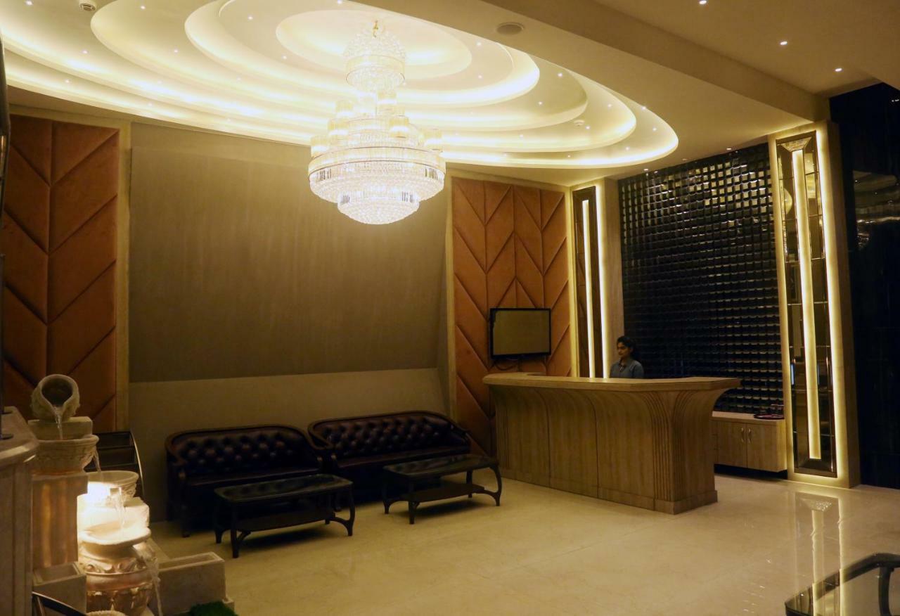 Om Clarks Inn Raebareli Екстериор снимка
