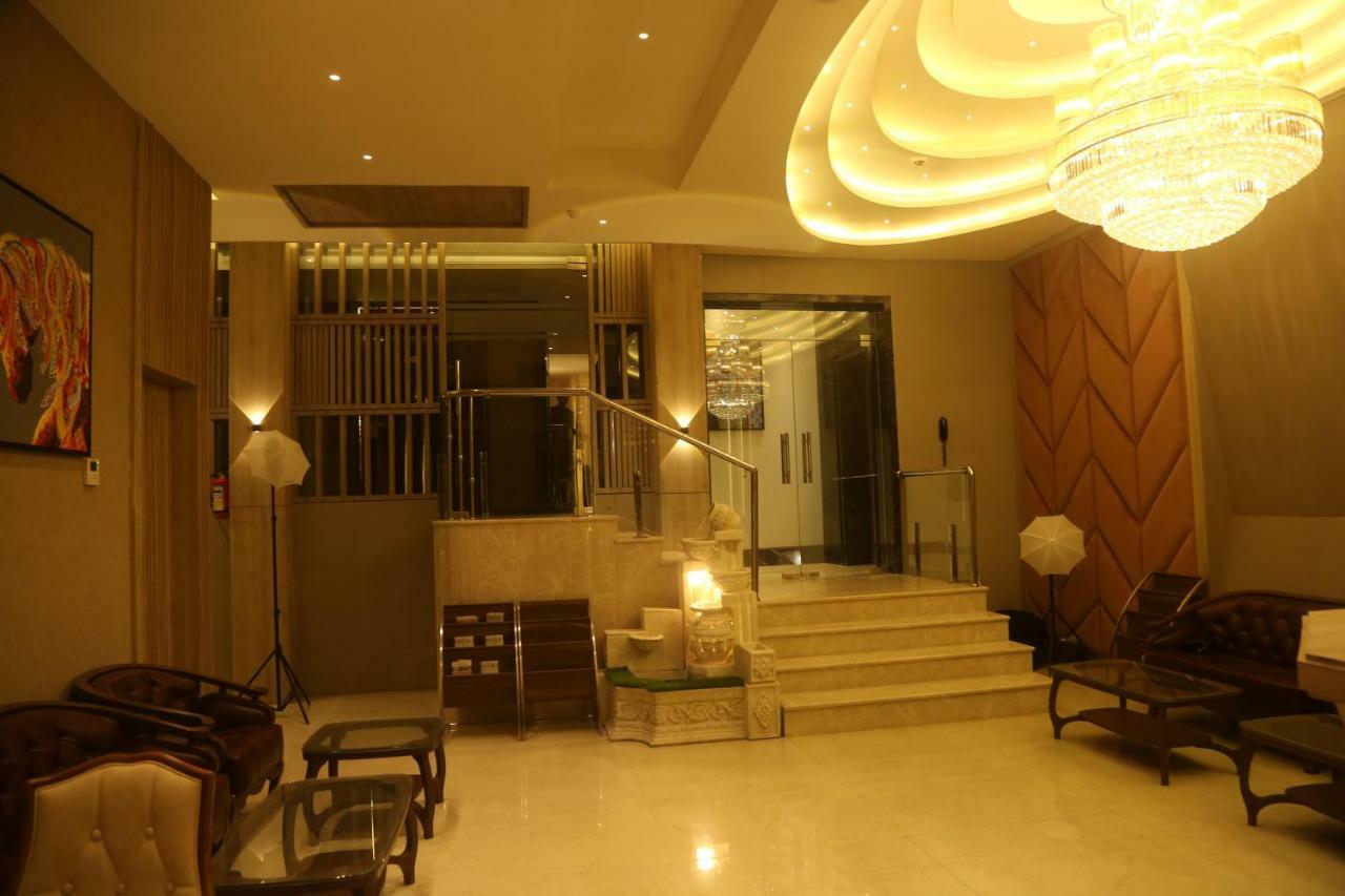 Om Clarks Inn Raebareli Екстериор снимка