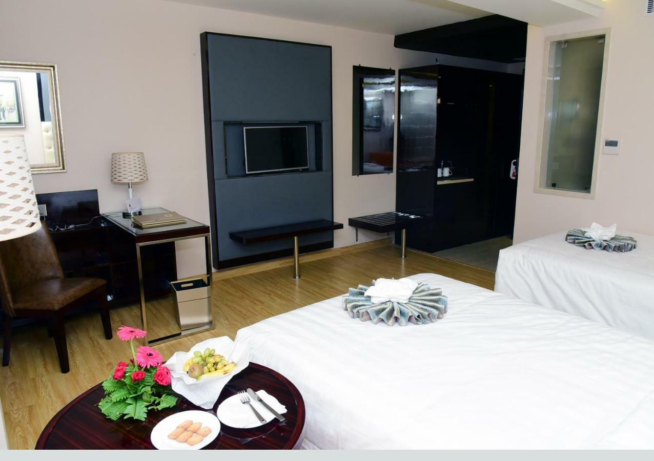 Om Clarks Inn Raebareli Екстериор снимка