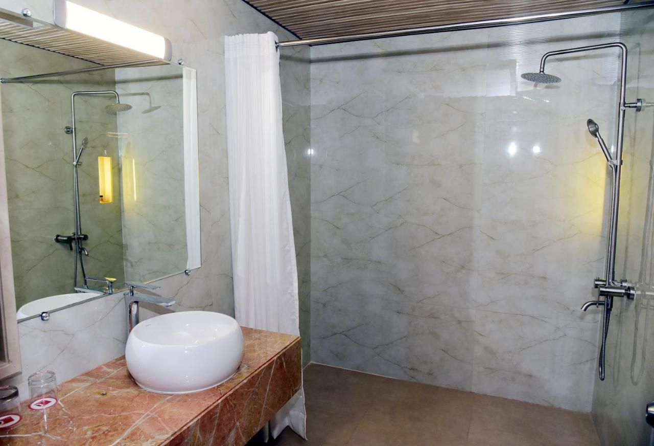 Om Clarks Inn Raebareli Екстериор снимка