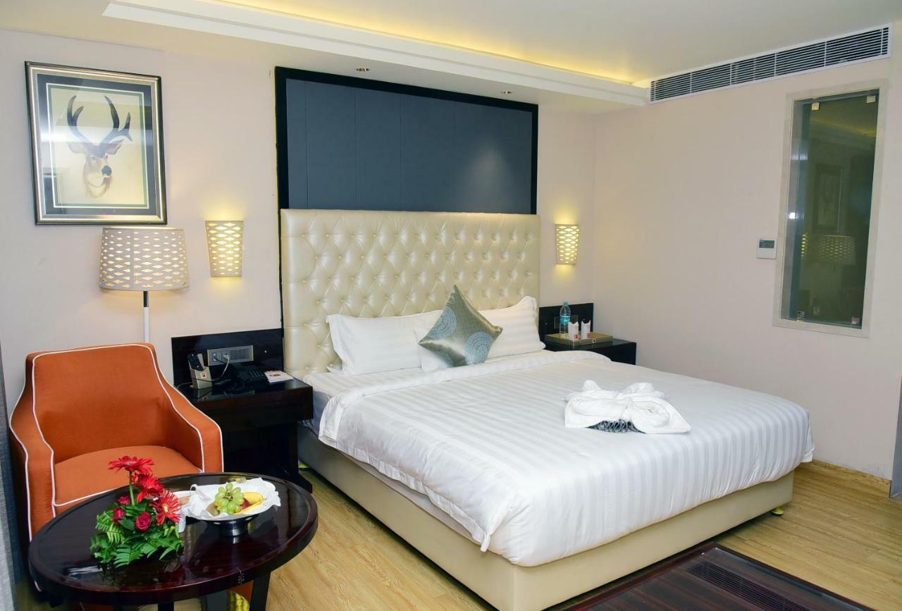 Om Clarks Inn Raebareli Екстериор снимка