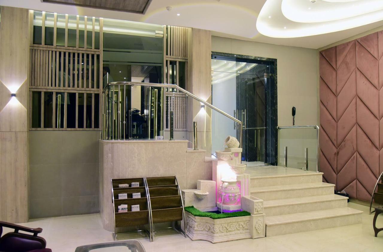 Om Clarks Inn Raebareli Екстериор снимка