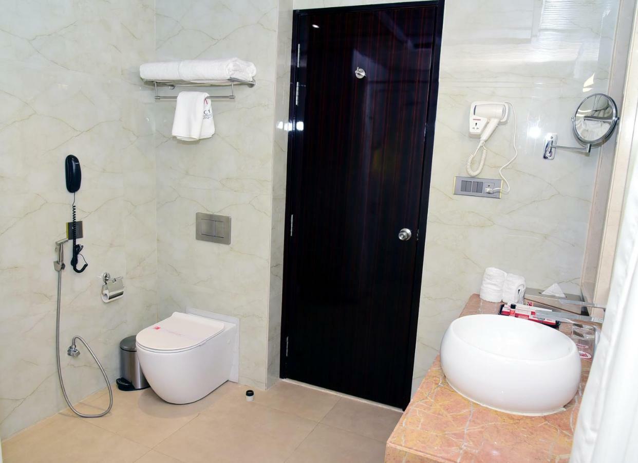 Om Clarks Inn Raebareli Екстериор снимка