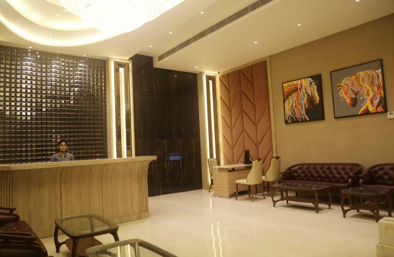 Om Clarks Inn Raebareli Екстериор снимка