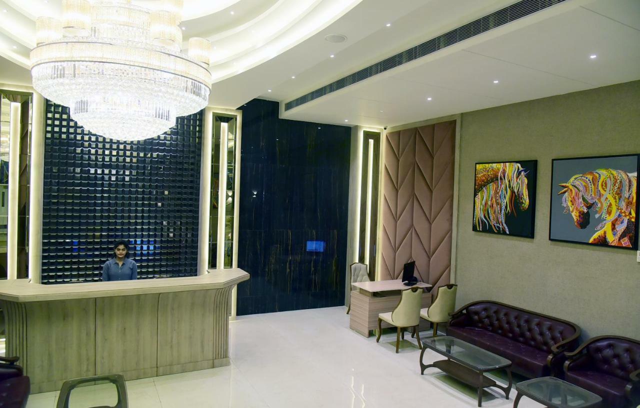 Om Clarks Inn Raebareli Екстериор снимка
