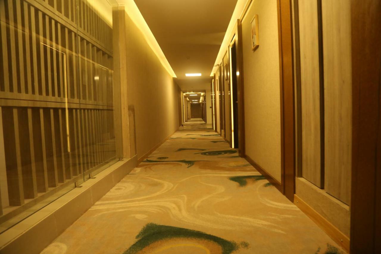 Om Clarks Inn Raebareli Екстериор снимка